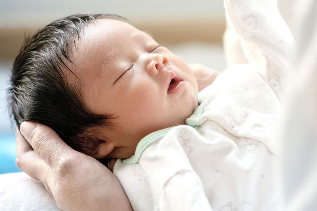 Newborn Wants to Be Held All Night - Sleeping Should Be Easy