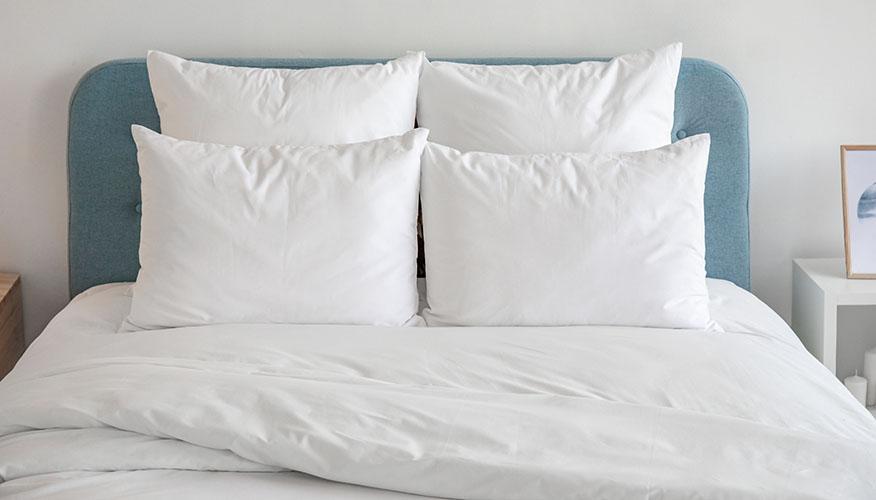 How Many Pillows Should You Sleep On To Feel Comfortable? - Mattress Reviews