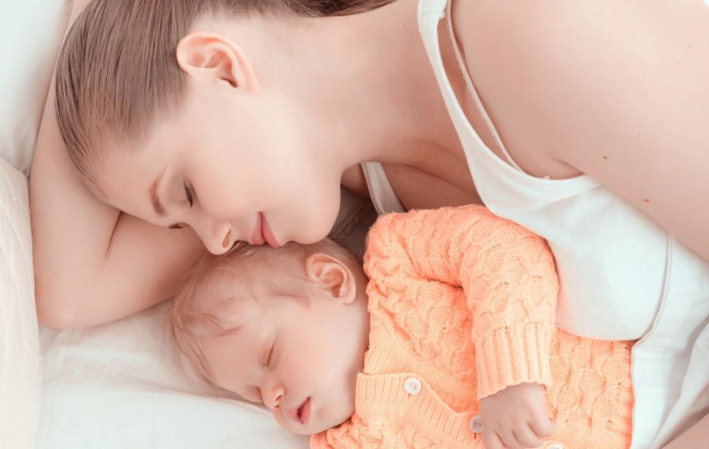 3 Effective Ways to Stop Nursing Baby To Sleep Gently, no CIO