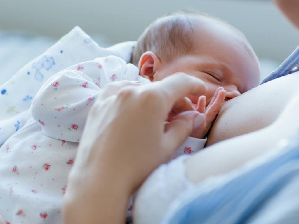 What to do if your baby falls asleep while breastfeeding