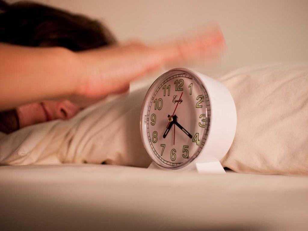 2 Ways You Harm Yourself Every Time You Hit the Snooze Button