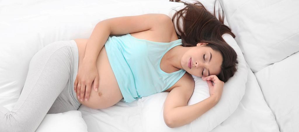 Vivid Dreams During Pregnancy: What Do They Mean? | Pampers