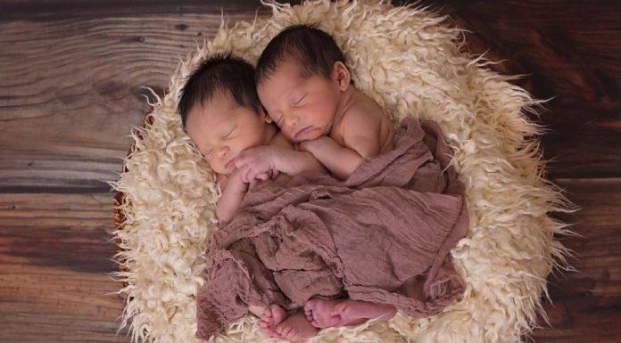 Can Newborn Twins Sleep Together - Benefits and Risks